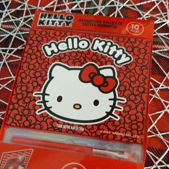 Hello Kitty Shimmery Eye Shadow Palette with Mirror and Brush NWT - Picture 3 of 14